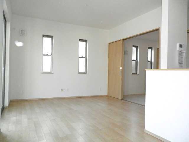 Living. ◆ There is floor heating in the LD part. Indoor (February 2013) Shooting