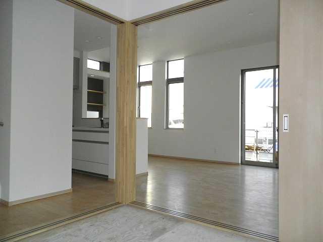 Living. ◆ By opening the 4.5 Pledge of Japanese-style room, The spacious space