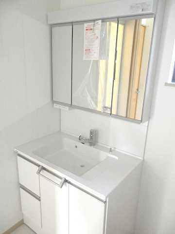 Wash basin, toilet. Indoor (February 2013) Shooting