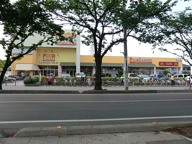 Supermarket. 869m until the Food Garden Miyahara east exit shop