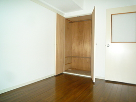 Living and room. Entrance side 5.5 tatami rooms.