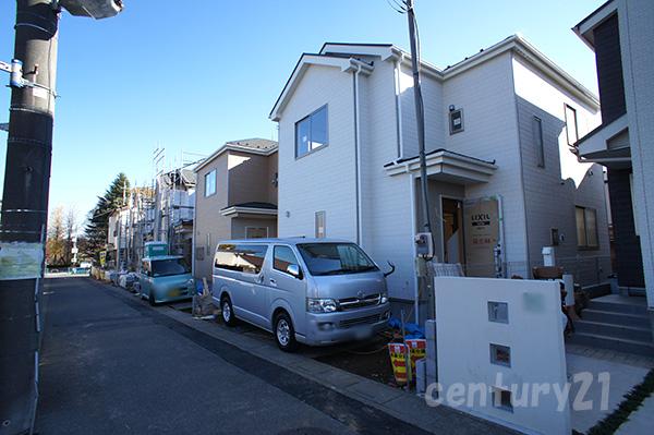 Local photos, including front road. Local (11 May 2013) Shooting