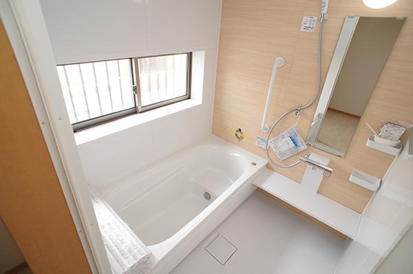 Bathroom. Indoor (12 May 2013) Shooting A Building