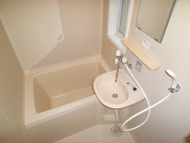 Bath. It is a bath that can also be located ventilation window