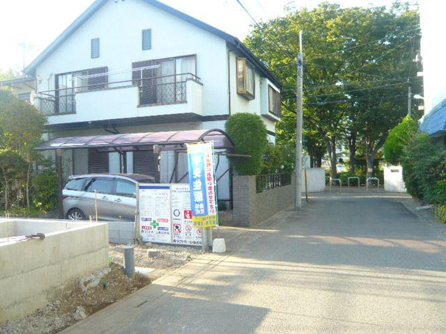 Local photos, including front road. 9 / 20 shooting