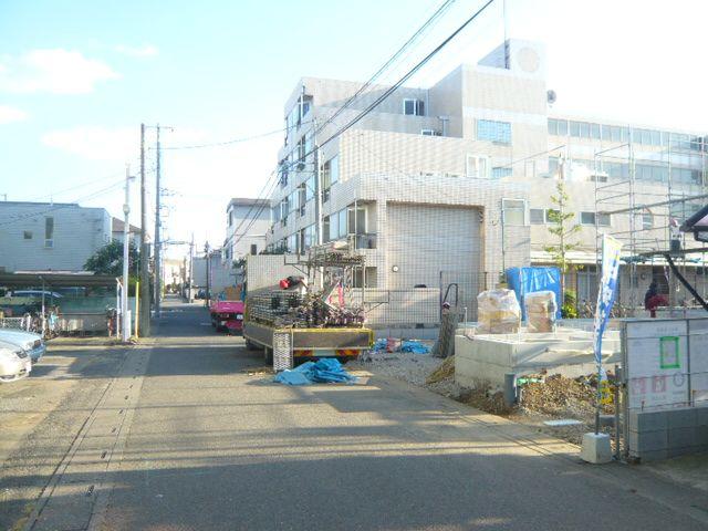 Local photos, including front road. 9 / 20 shooting