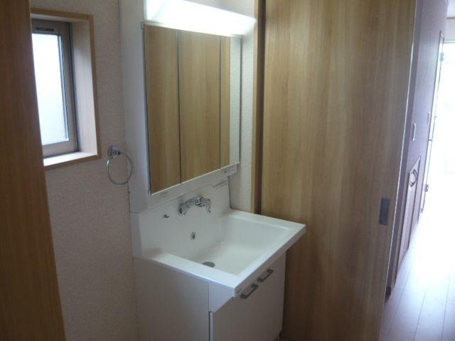 Wash basin, toilet. Washroom