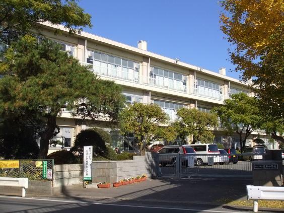 Primary school. A 800m "expressive to Miyahara Elementary School, Our goal is always eye create a school that is in the home and community brought up the children who are the trusted goods shining "that.