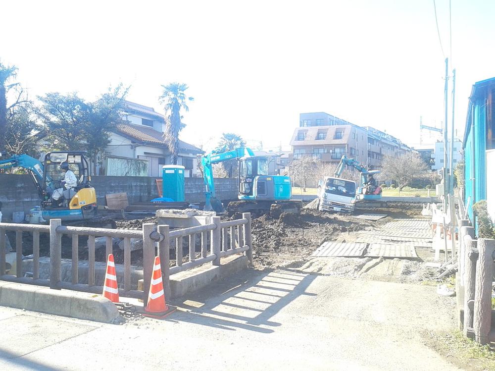 Local appearance photo. Local (12 May 2013) Shooting