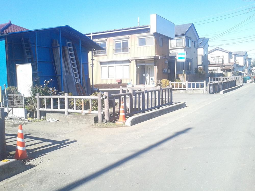 Local photos, including front road. Local (12 May 2013) Shooting