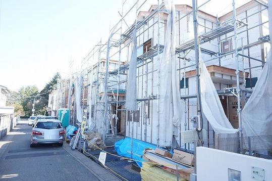 Local photos, including front road. Frontal road