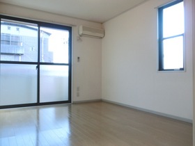 Living and room. 2 Kaikaku room ・ There is a window on three sides