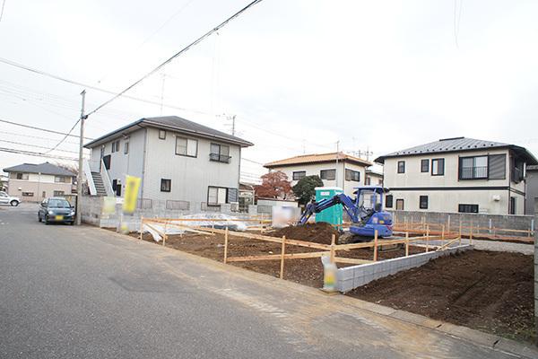 Local photos, including front road. Local (12 May 2013) Shooting 