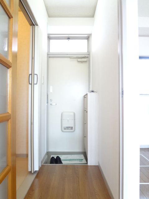 Entrance. Entrance with cupboard