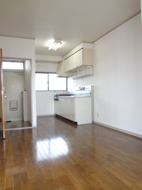 Living and room. Spacious living room