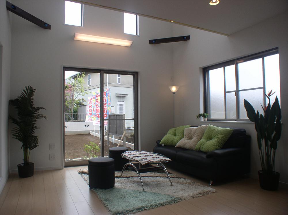 Same specifications photos (living). (1 Building) same specification