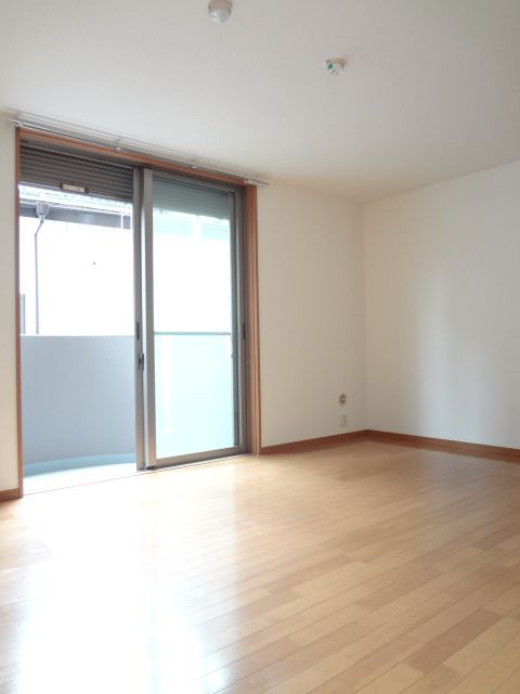 Living and room. Clean flooring!