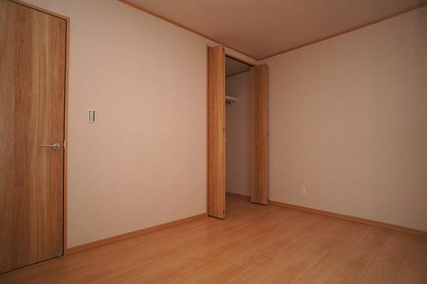 Non-living room. 1 Building