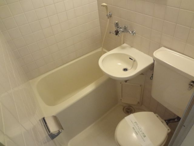 Bath. Unit bus with cleanliness