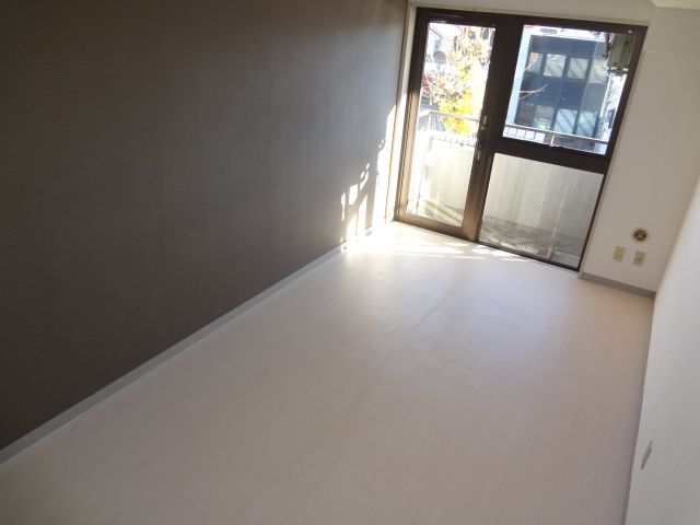 Living and room. Spacious room