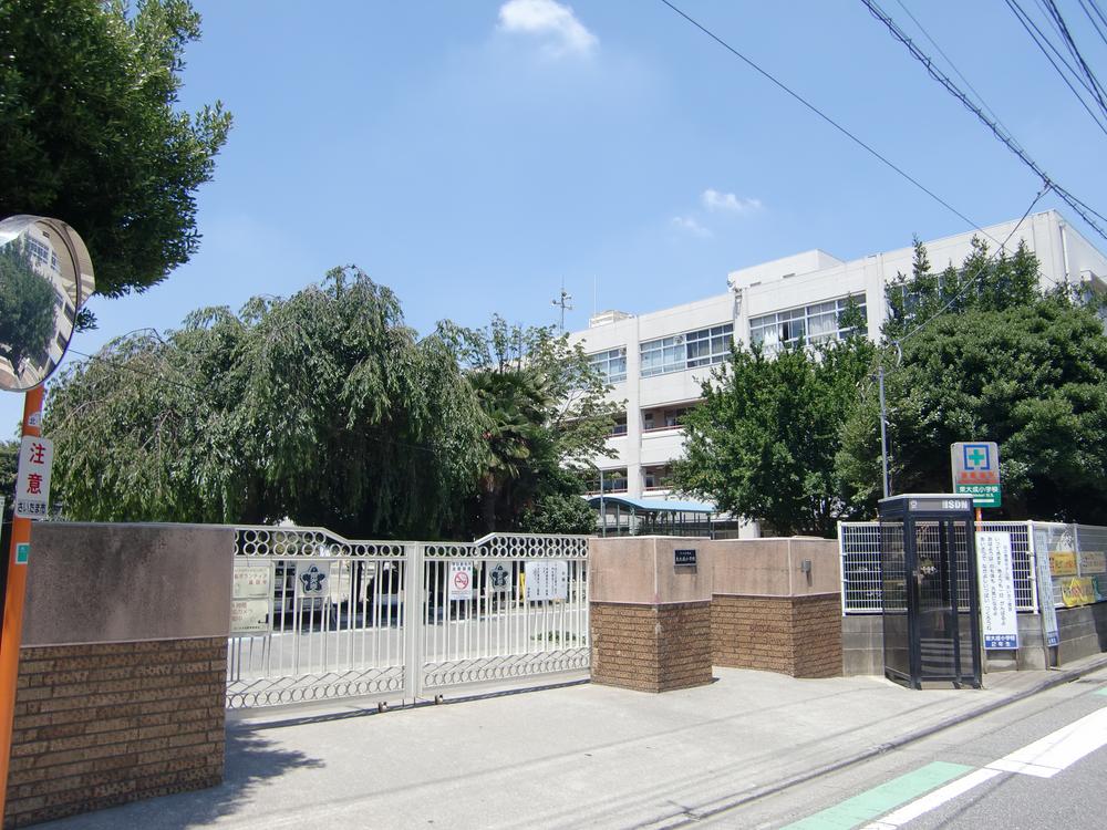 Primary school. Higashionari until elementary school 380m number of students: 455 people 18 class