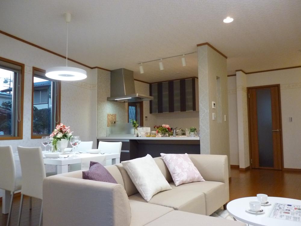 Living. 1 Building model house You have to place the furniture to LDK.  Guests preview while the image of a real life. 