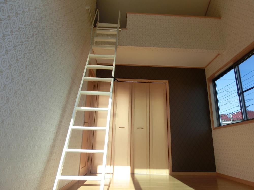 Other Equipment. Loft (5 Pledge ~ 6.2 Pledge) as well as a storage, A multi-purpose space that can be available, such as in children's playground. 