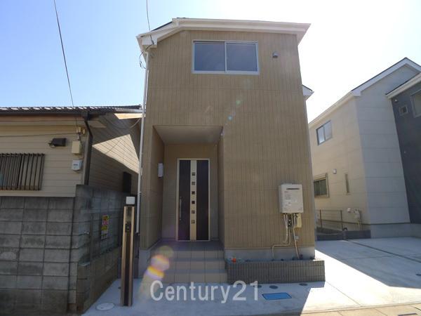 Local appearance photo. Building 2