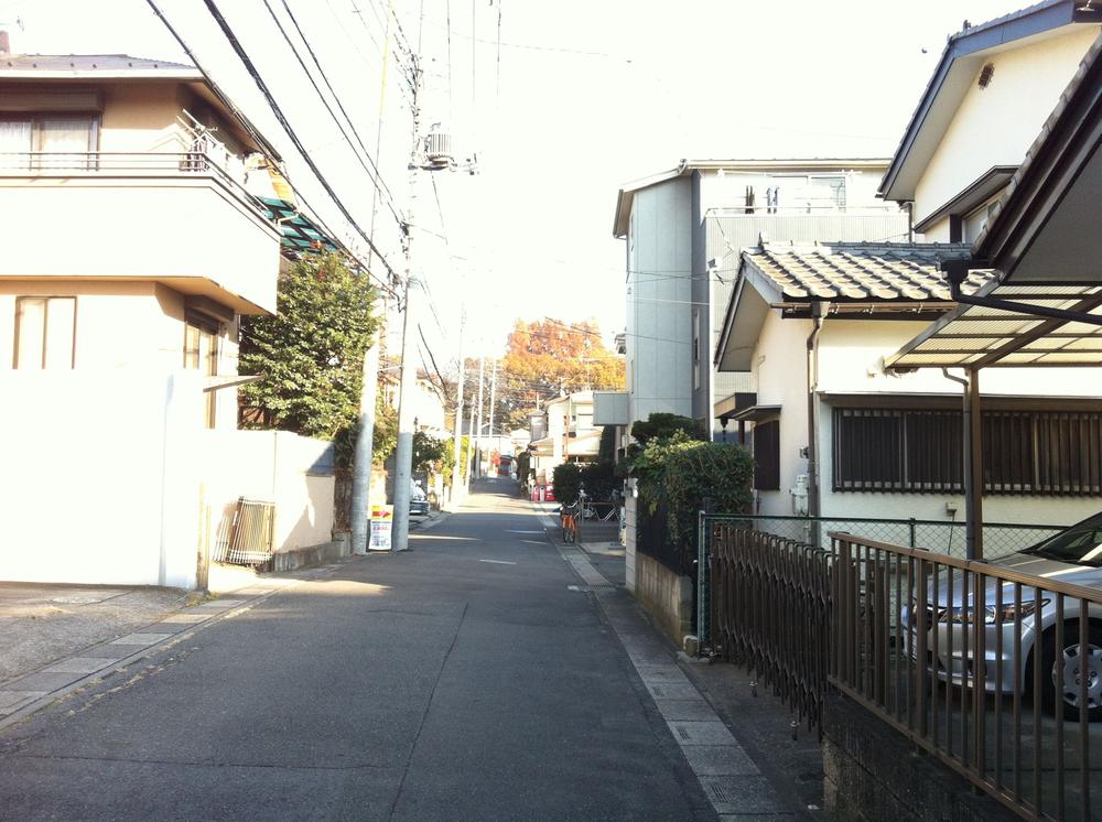 Local photos, including front road. 12 / 6 shooting Quiet streets.