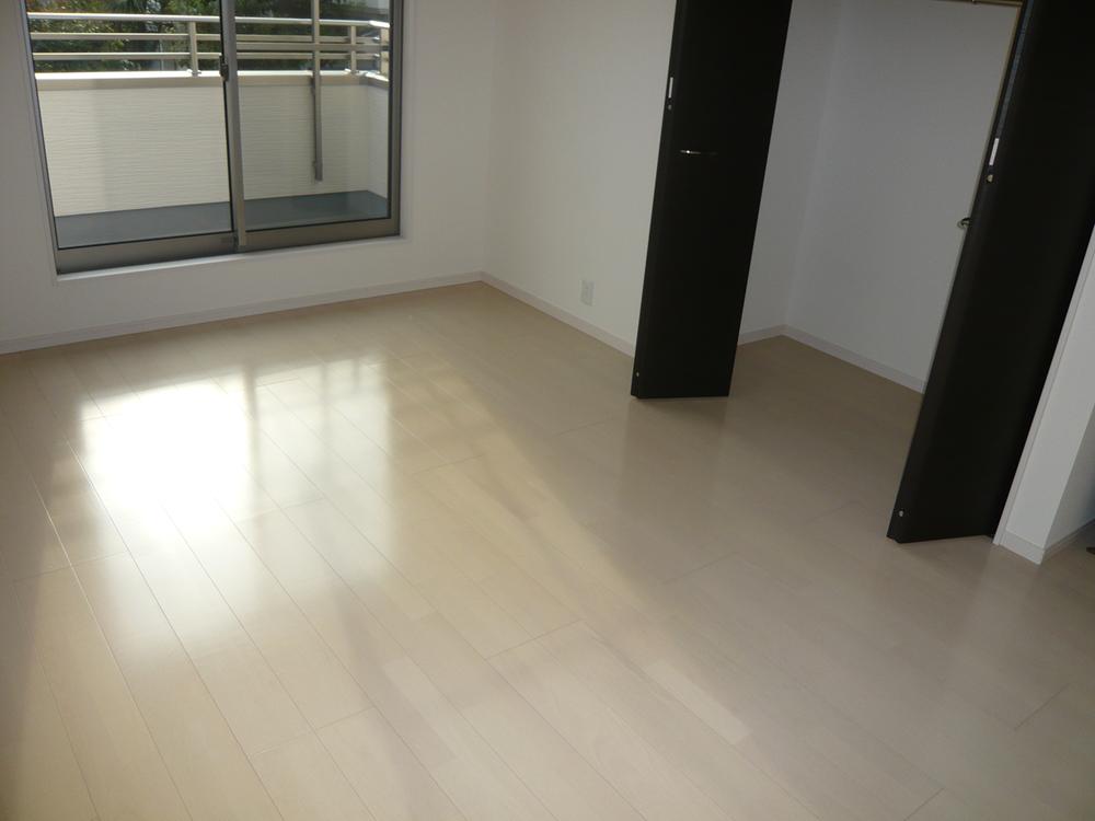 Non-living room. □ room ~