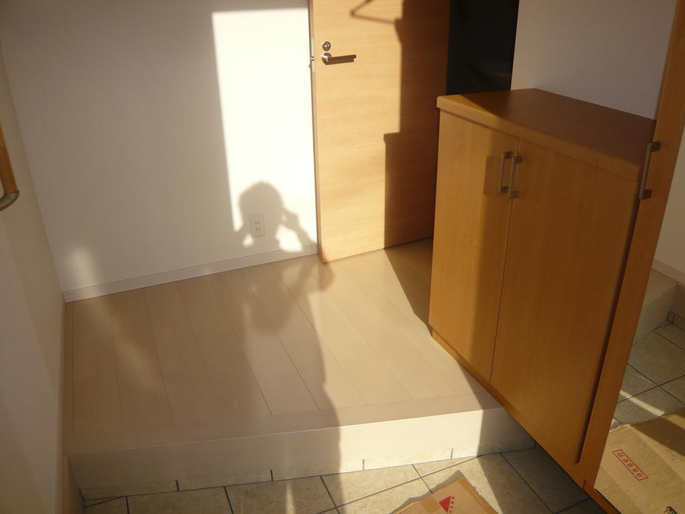 Entrance. □ Building 2 entrance ~