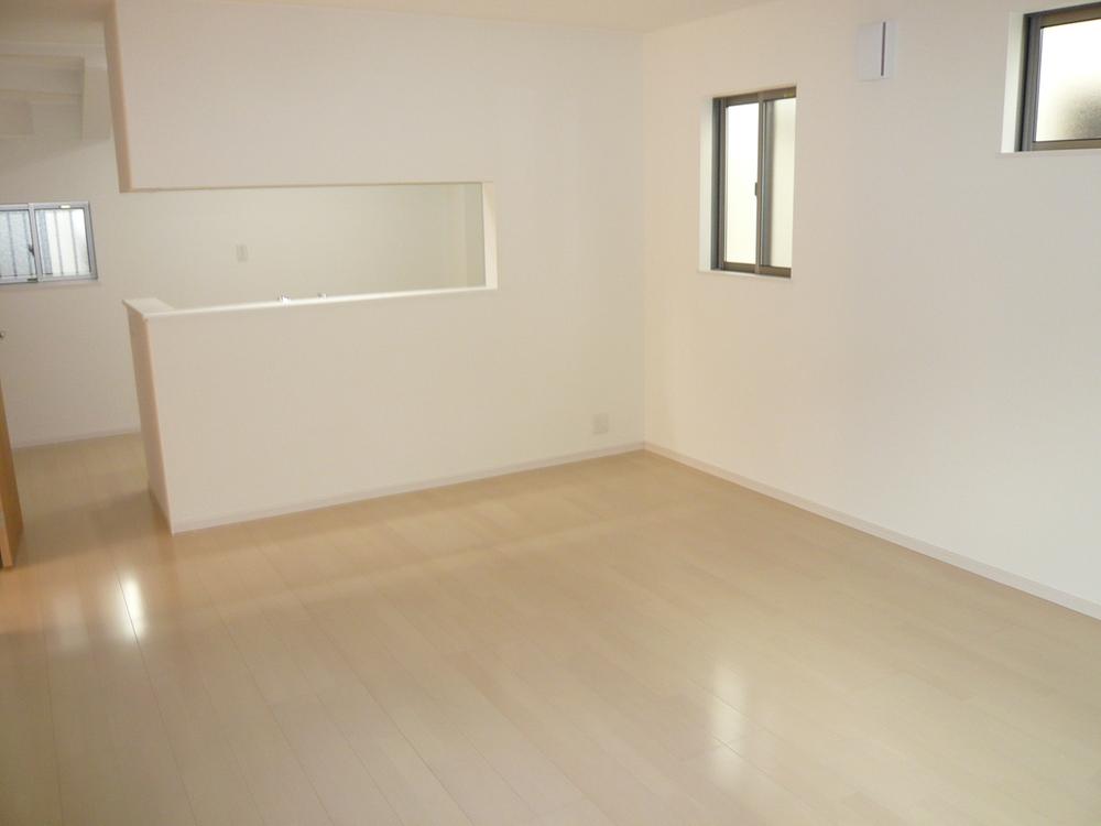 Living. □ Building 2 _ Living ~