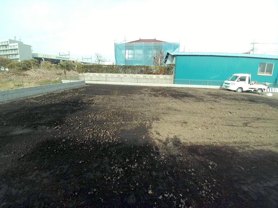 Local photos, including front road. We offer the same use the finished model house of this property. Please feel free to contact us. 