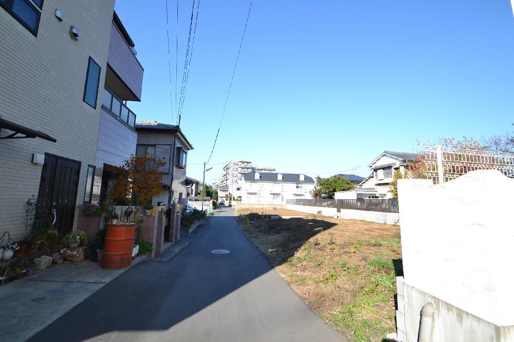 Local photos, including front road. Local (12 May 2013) Shooting