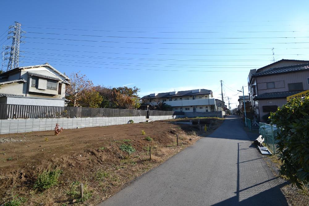 Local photos, including front road. Local (12 May 2013) Shooting