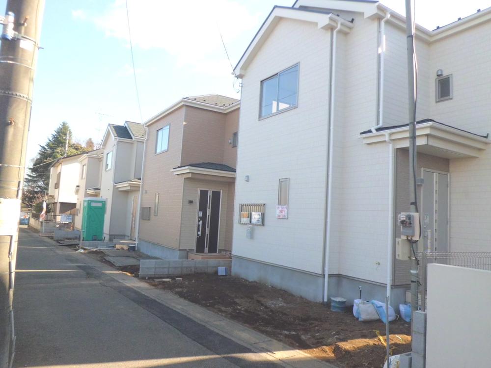 Local appearance photo. Local (12 May 2013) Shooting