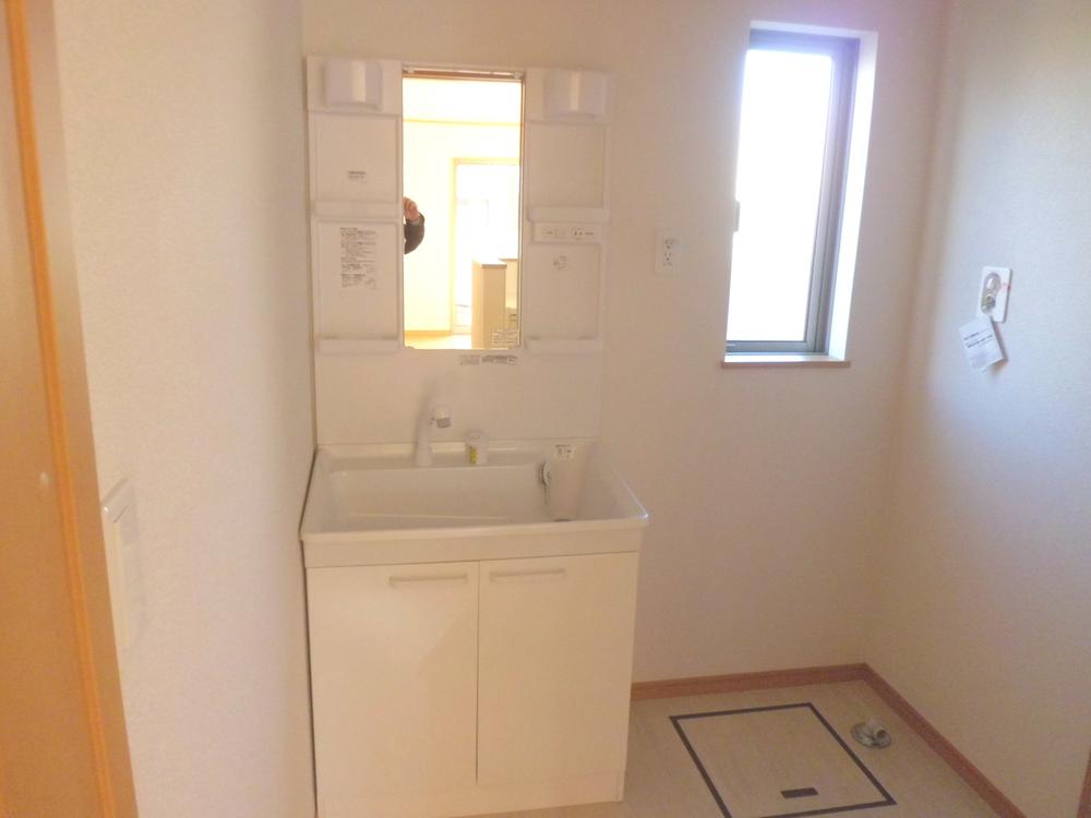 Wash basin, toilet. Local (12 May 2013) Shooting