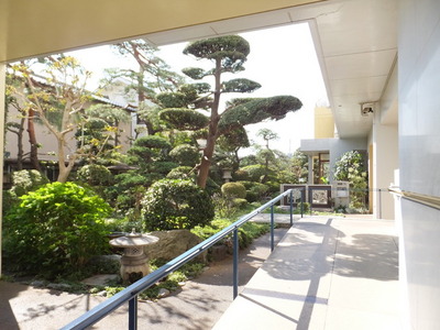 Entrance. Open entrance