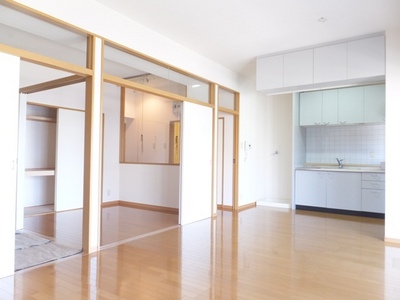 Living and room. Open, bright living 16 Pledge!