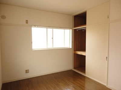 Living and room. 2 Kaiyoshitsu There is a closet storage