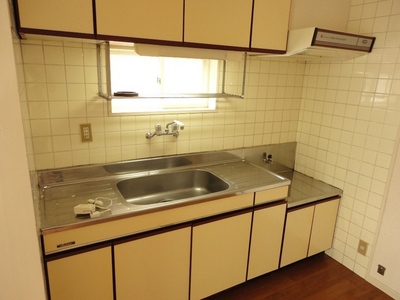 Kitchen. You can install a gas stove Effect of the bright mow of and ventilation if there is a window in the kitchen