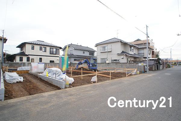 Local photos, including front road. 12 / 11 shooting Vacant lot