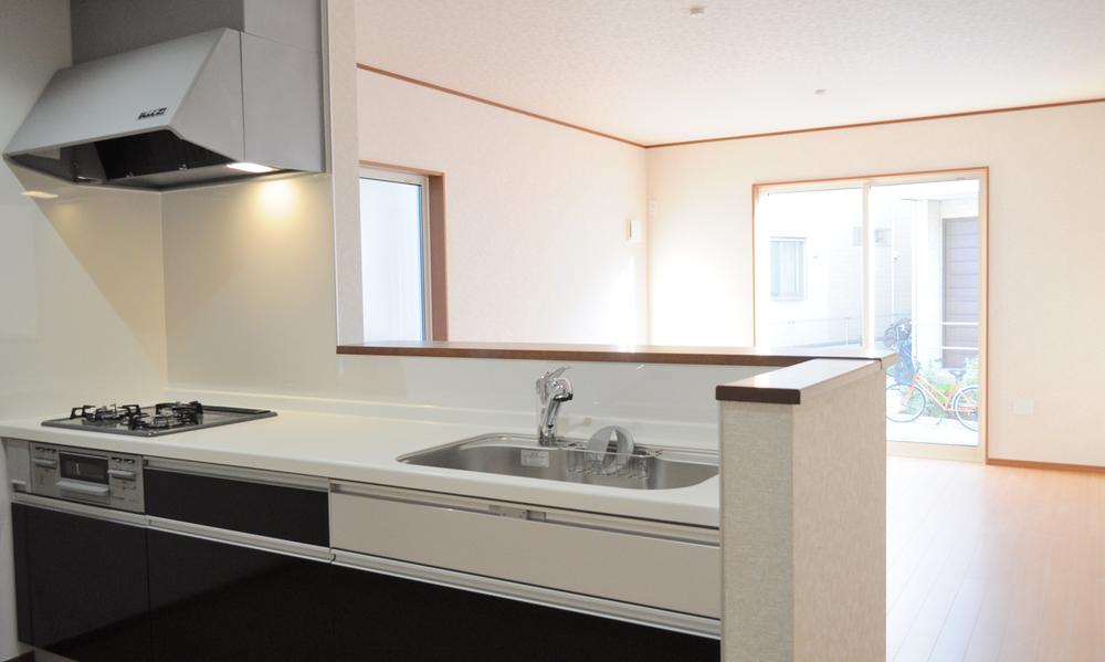 Kitchen. Living with views from the kitchen (Building 2 November 2013) Shooting