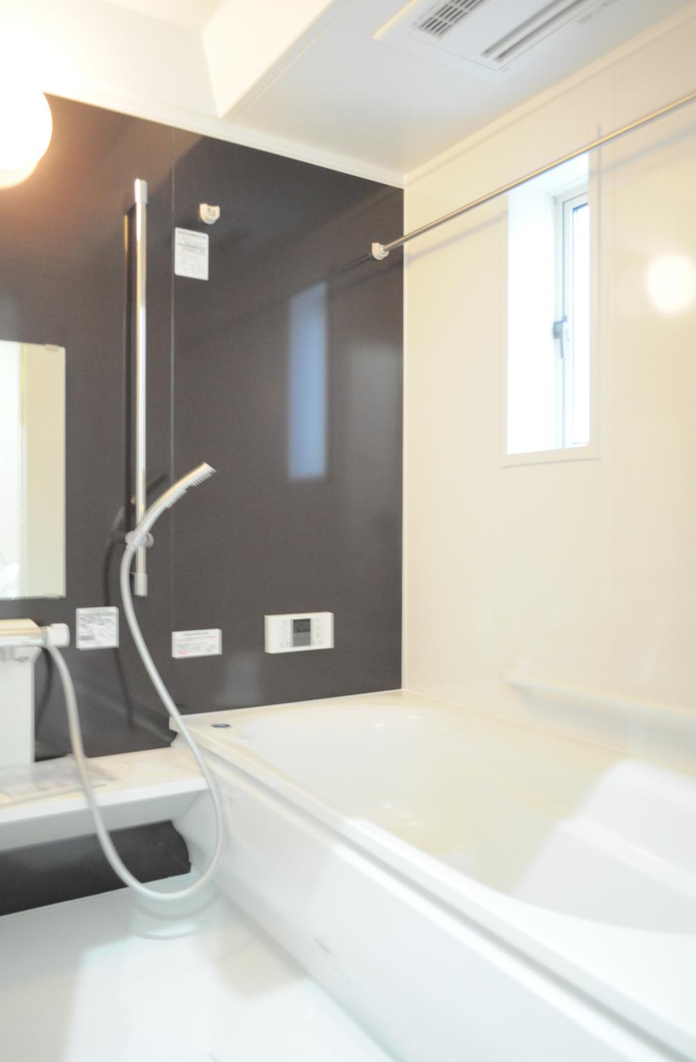 Bathroom. 1 tsubo size & dryer with a bathroom (Building 3 ・ 2013 November) shooting