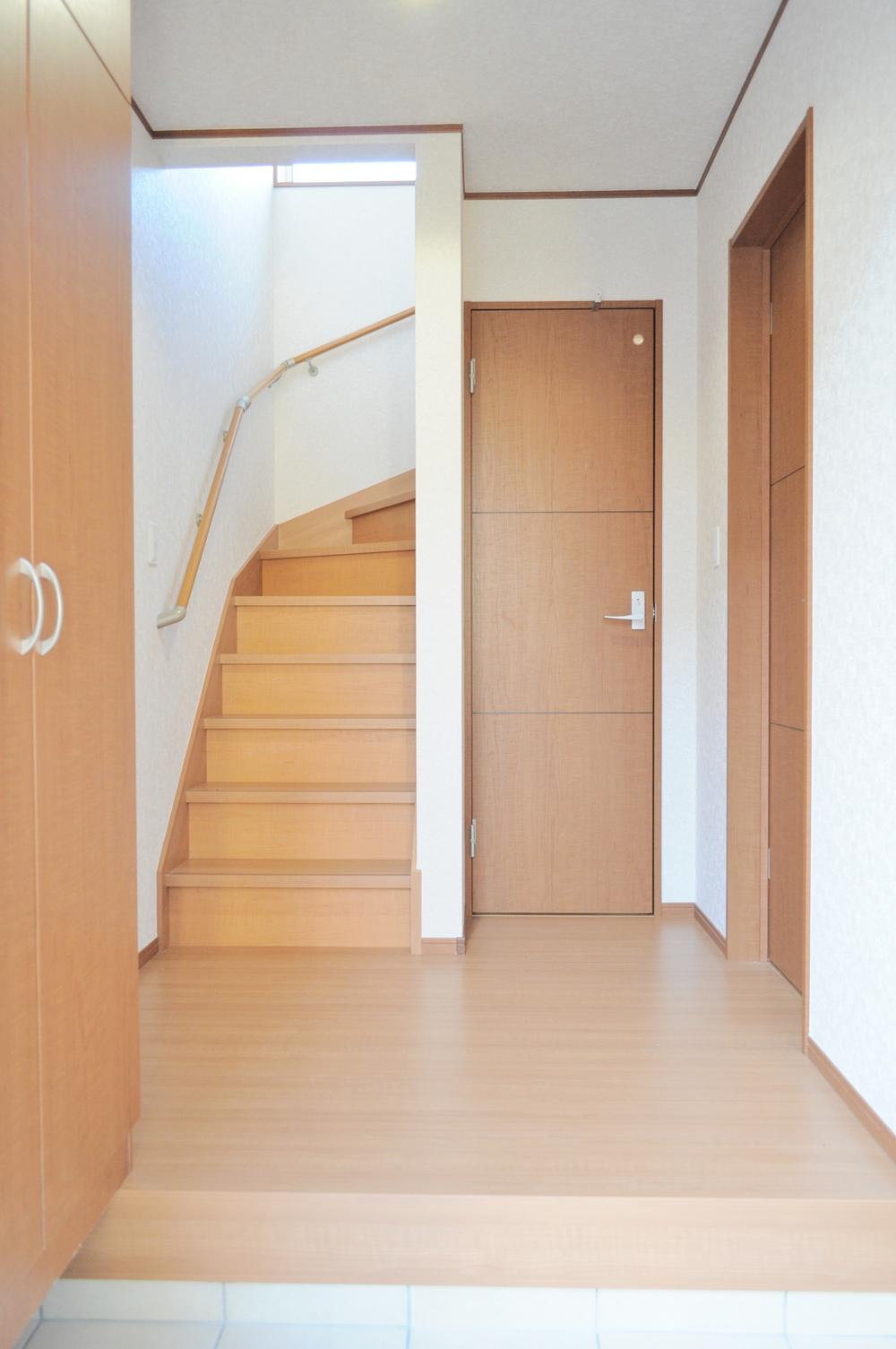 Entrance. Bright entrance also visitor becomes involuntarily smile (November 2013) Shooting