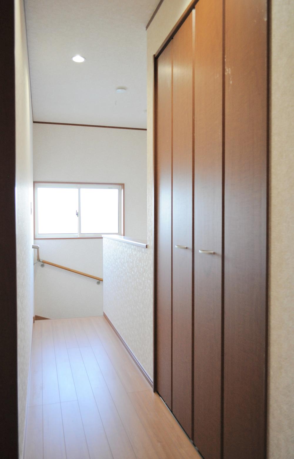 Receipt. Installation has been housed on the second floor of the corridor (1 Building ・ 2013 November) shooting