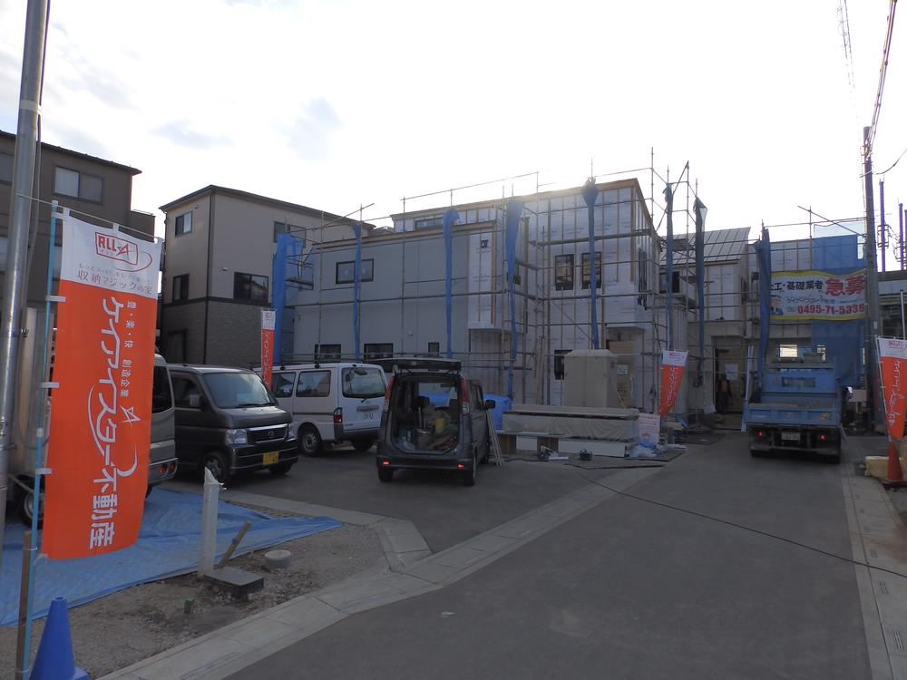 Local photos, including front road. Local (12 May 2013) Shooting