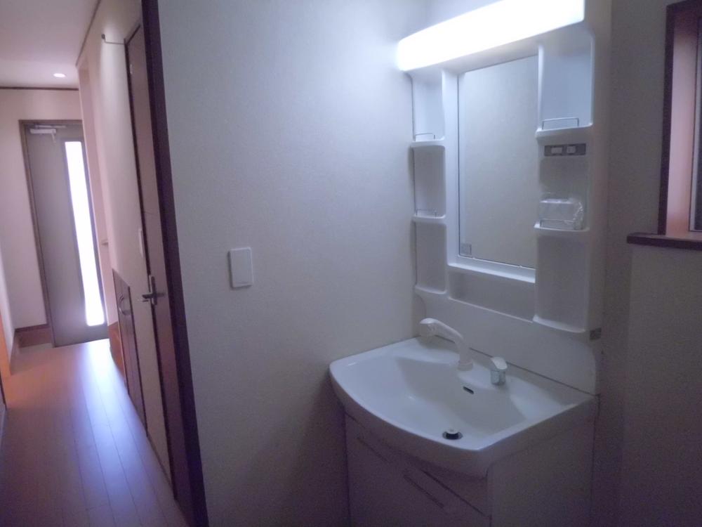 Wash basin, toilet. Indoor (11 May 2013) Shooting