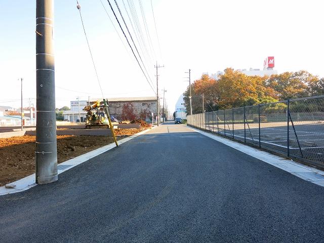 Local photos, including front road. Local (12 May 2013) Shooting