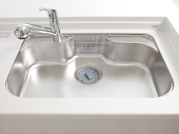 Kitchen.  [Quiet wide sink ・ Water purifier integrated hand shower faucet] Reduce the sink of water wings sound by a damping material. Also is a wide type of washable comfortably also wok. With a water purifier that delicious water a peace of mind at any time is available. You can also easily switch to the shower.